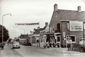 De eerste supermarkt in Beerta van Klaas van Delden.